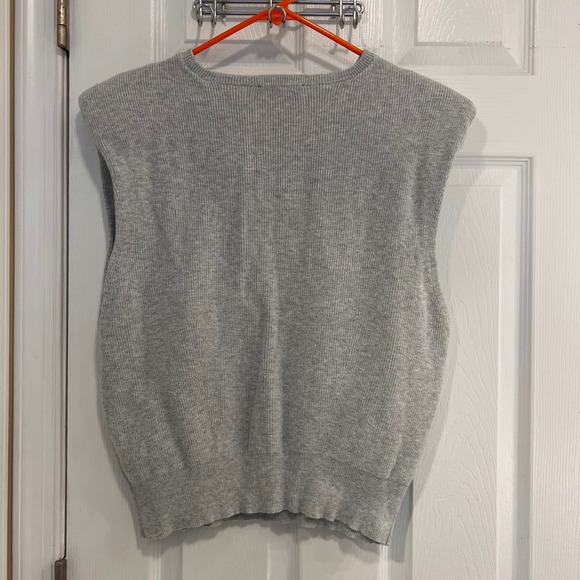 EXPRESS Women Light Gray Ribbed Knit Sleeveless Sweater Vest Top - Picture 2 of 5